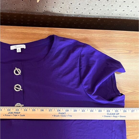 Purple Grommet Neckline Short Sleeve Top - Picture 6 of 8